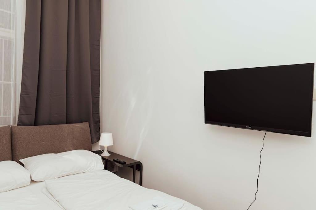 Modern Stylish Comfortable 2 Bedroom Apartment Wina Bagian luar foto