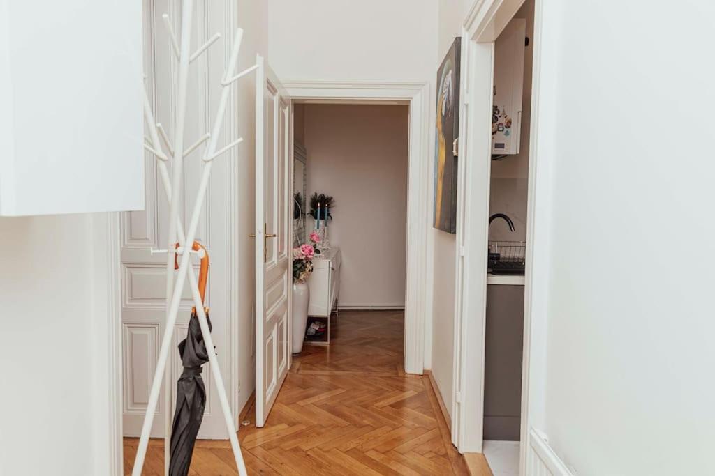Modern Stylish Comfortable 2 Bedroom Apartment Wina Bagian luar foto