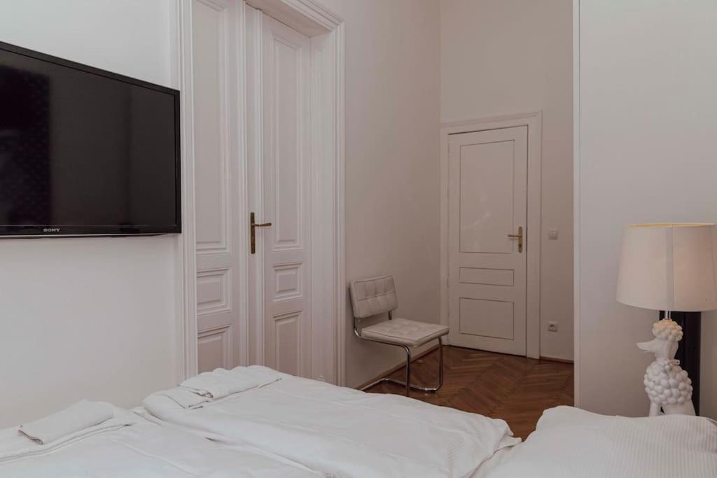 Modern Stylish Comfortable 2 Bedroom Apartment Wina Bagian luar foto