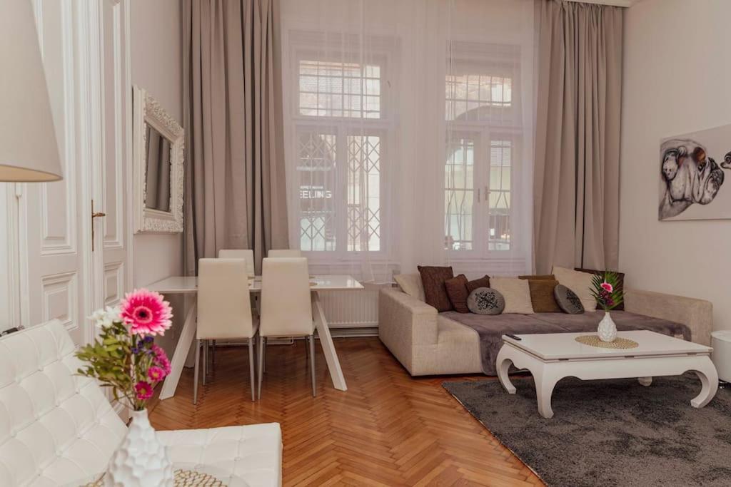 Modern Stylish Comfortable 2 Bedroom Apartment Wina Bagian luar foto