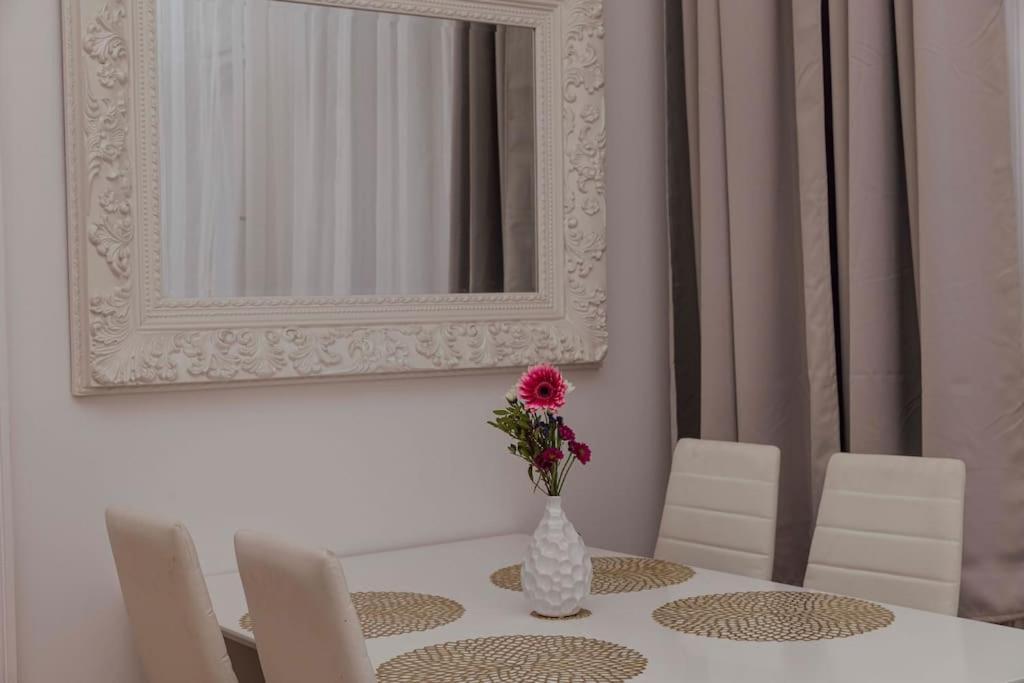 Modern Stylish Comfortable 2 Bedroom Apartment Wina Bagian luar foto