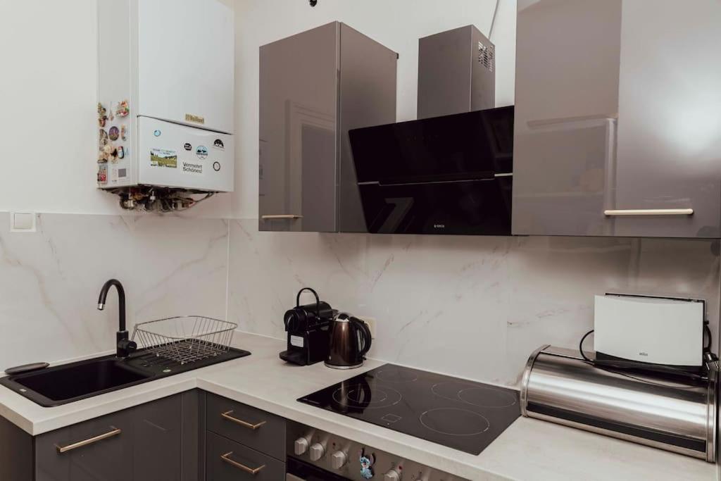 Modern Stylish Comfortable 2 Bedroom Apartment Wina Bagian luar foto