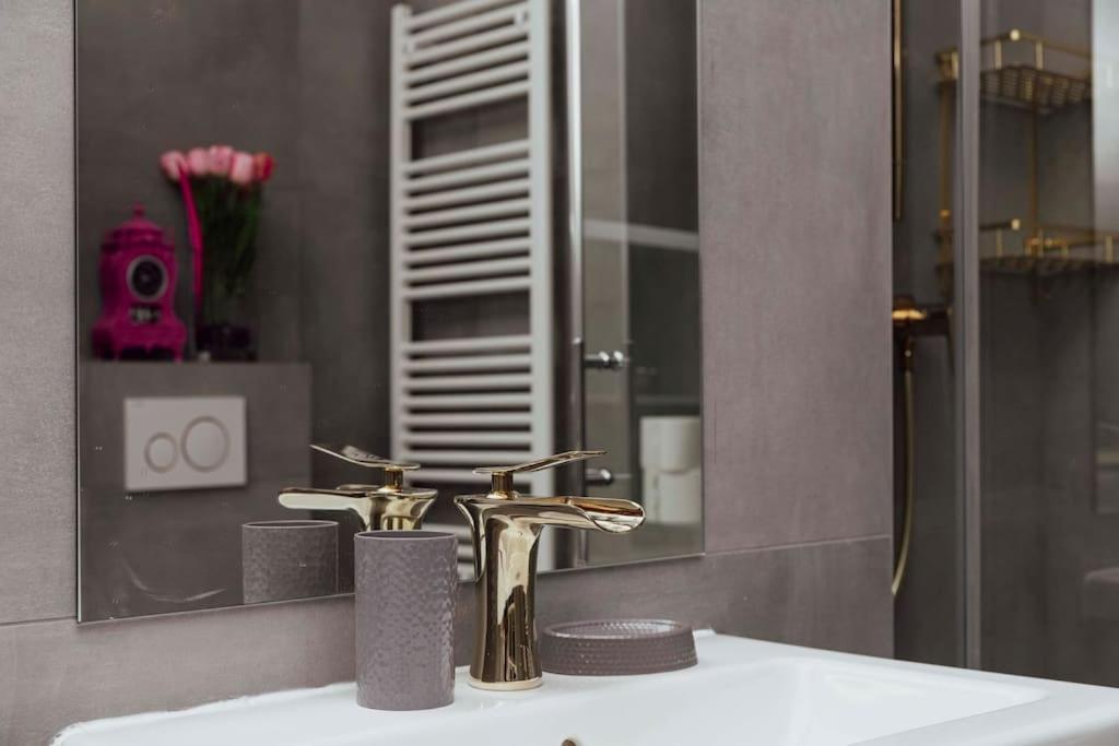 Modern Stylish Comfortable 2 Bedroom Apartment Wina Bagian luar foto