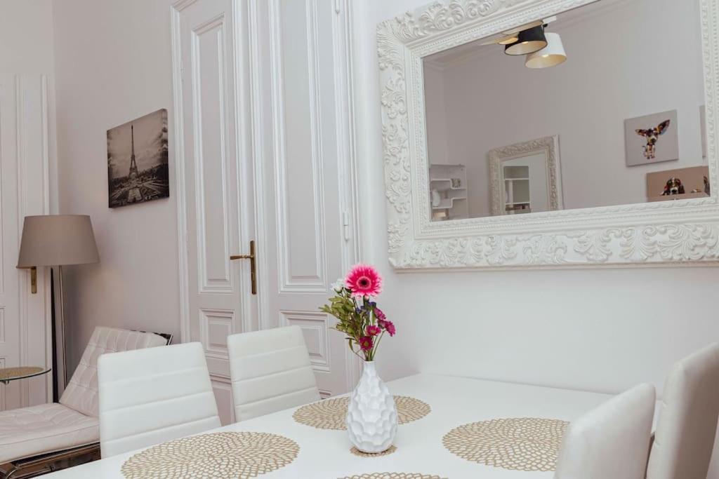 Modern Stylish Comfortable 2 Bedroom Apartment Wina Bagian luar foto