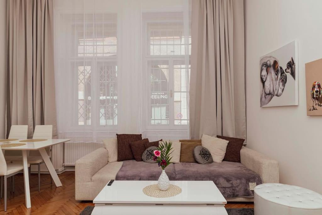 Modern Stylish Comfortable 2 Bedroom Apartment Wina Bagian luar foto